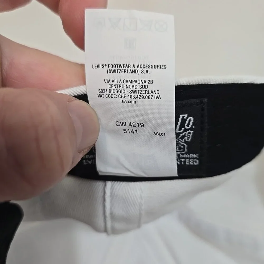 Levi's California Baseball Hat Adjustable Strapback Cap White Embroidered Logo